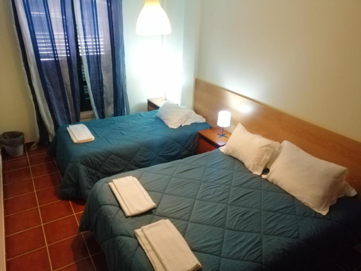 Supertubos Beach Hostel اتوغويه ده باليه المظهر الخارجي الصورة