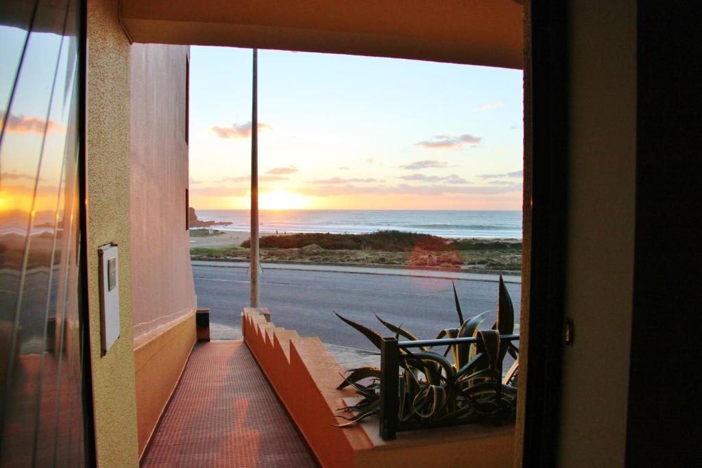 Supertubos Beach Hostel اتوغويه ده باليه المظهر الخارجي الصورة