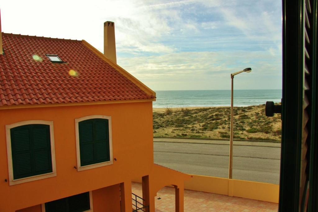Supertubos Beach Hostel اتوغويه ده باليه الغرفة الصورة