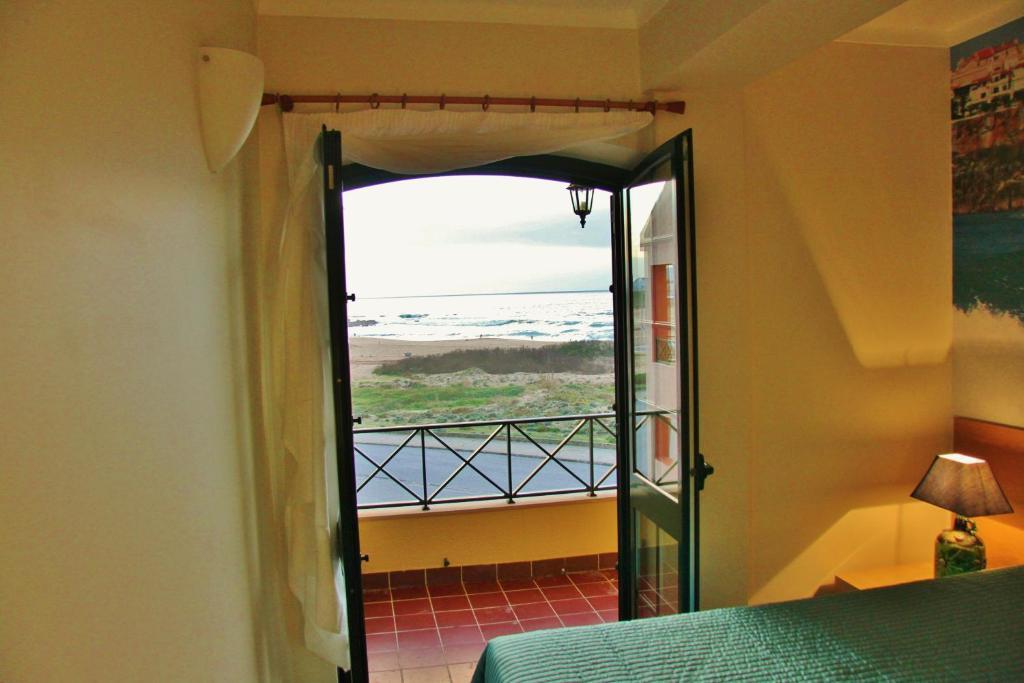 Supertubos Beach Hostel اتوغويه ده باليه الغرفة الصورة