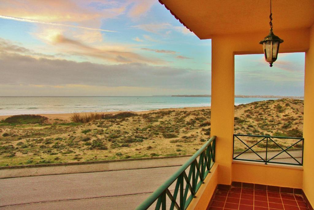 Supertubos Beach Hostel اتوغويه ده باليه الغرفة الصورة