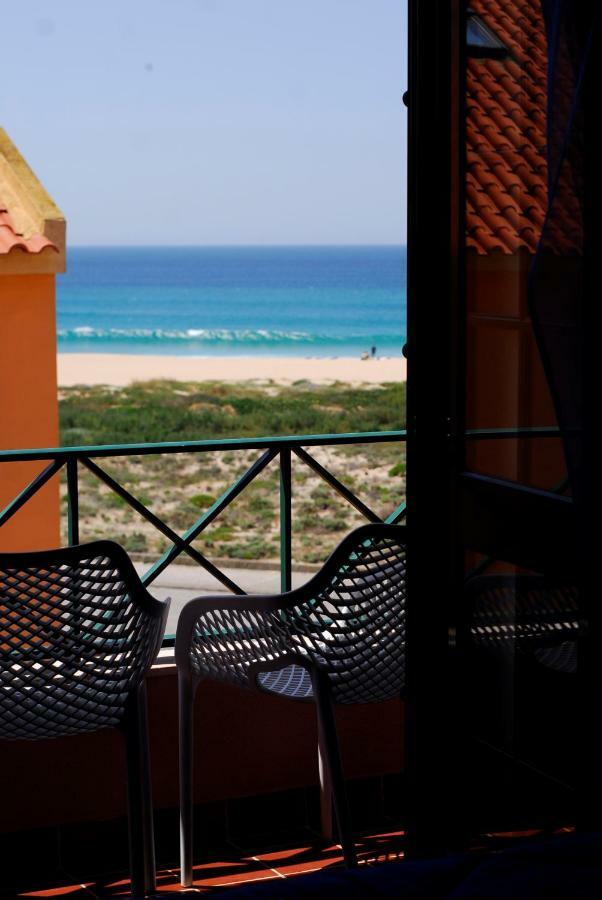 Supertubos Beach Hostel اتوغويه ده باليه المظهر الخارجي الصورة